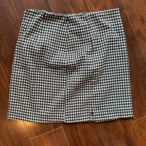 Pacsun black and white gingham mini skirt with slit perfect for the summer